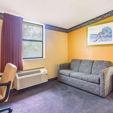 Howard Johnson By Wyndham Lake Stadt Exterior foto
