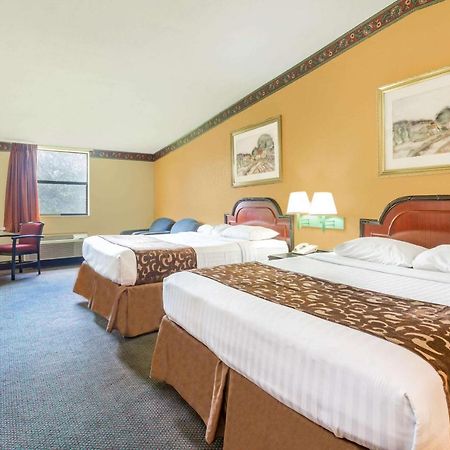 Howard Johnson By Wyndham Lake Stadt Exterior foto