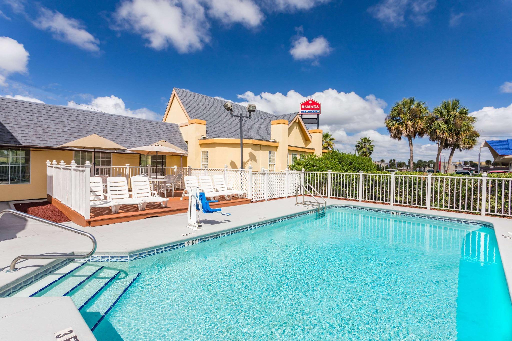 Howard Johnson By Wyndham Lake Stadt Exterior foto